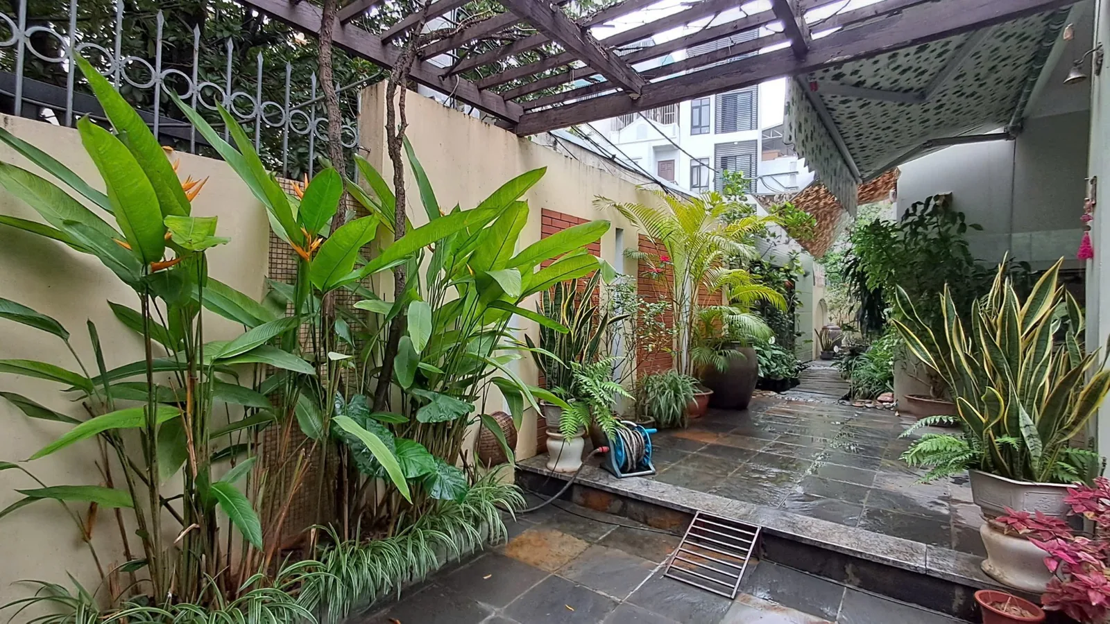 Bán gấp biệt thự sân vườn Hà Nội